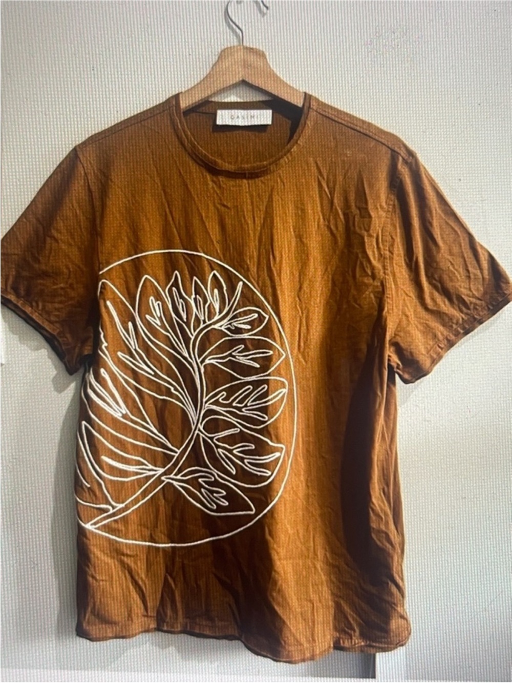 QASIMI Women's Rust Brown Graphic Short-Sleeve Blouse with White Leaf Motif